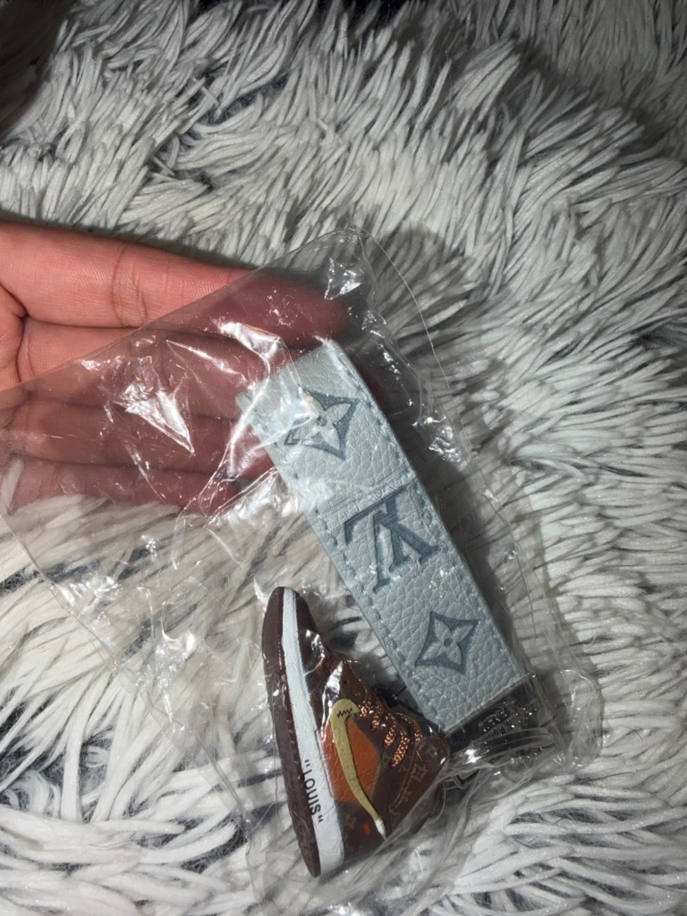 Wallets, Cardholder, & Keychain - Picture 3 of 11